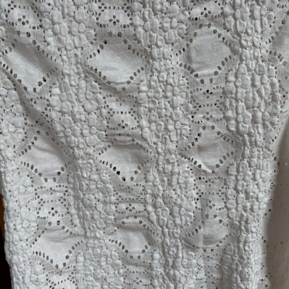 White Maeve Top (sz M) - Picture 12 of 13